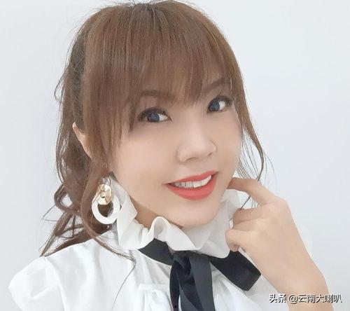 娱乐吃瓜壁纸图片可爱女,可爱女生娱乐吃瓜壁纸,带你领略青春活力